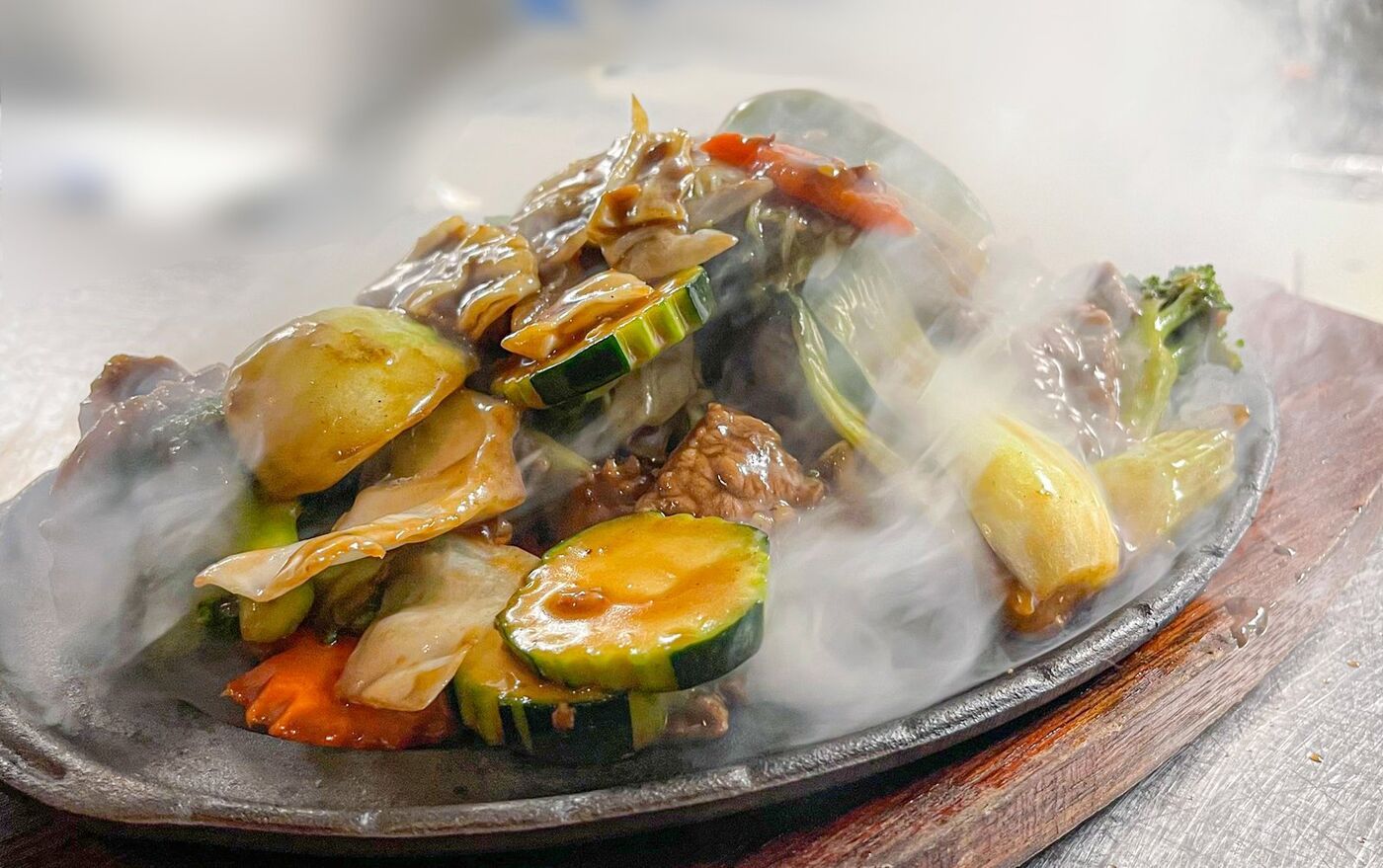 Bœuf à la mongolienne sur plaque chauffante