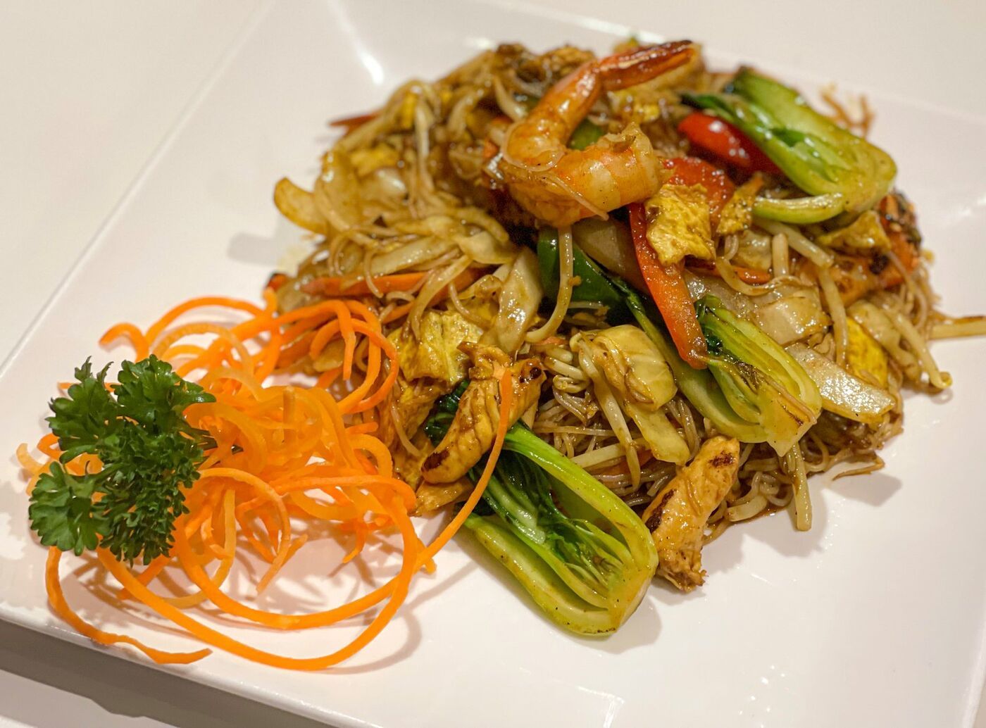 Pad Mee au poulet et crevettes