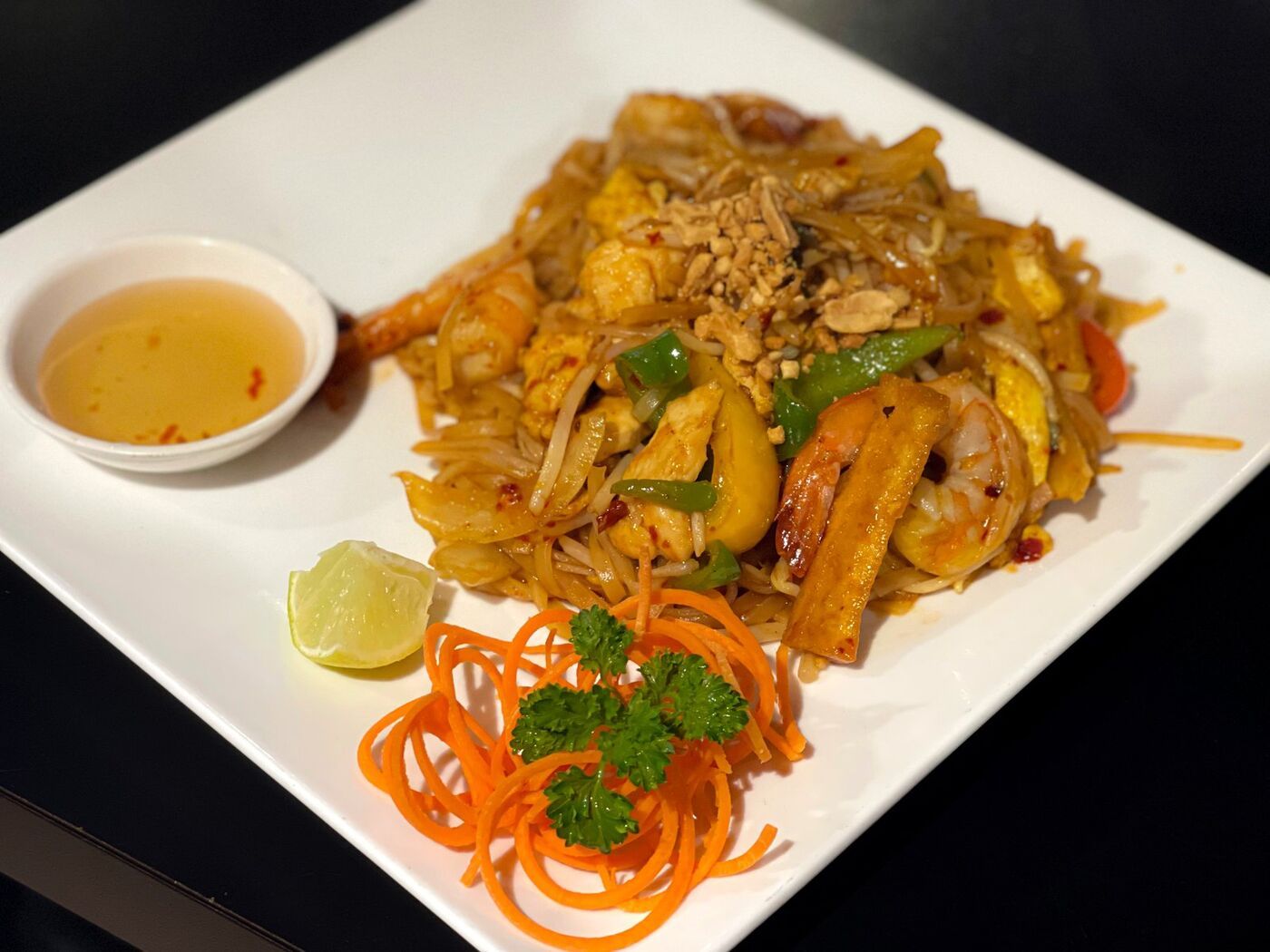 Pad Thaï aux crevettes et au poulet