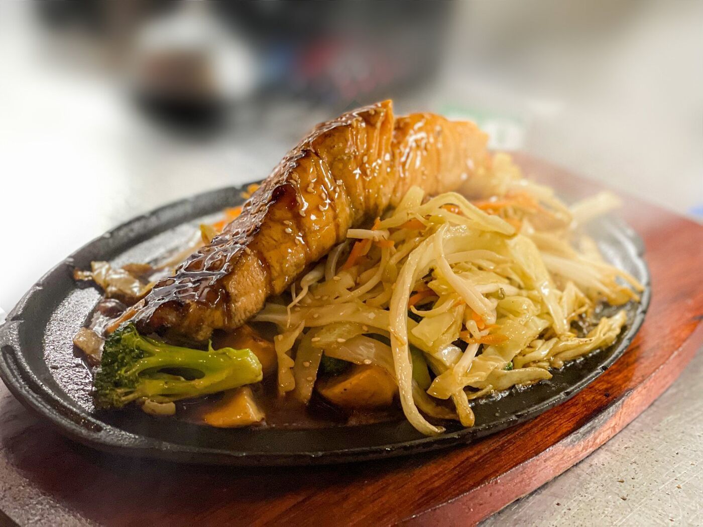 Saumon teriyaki sur plaque chauffante